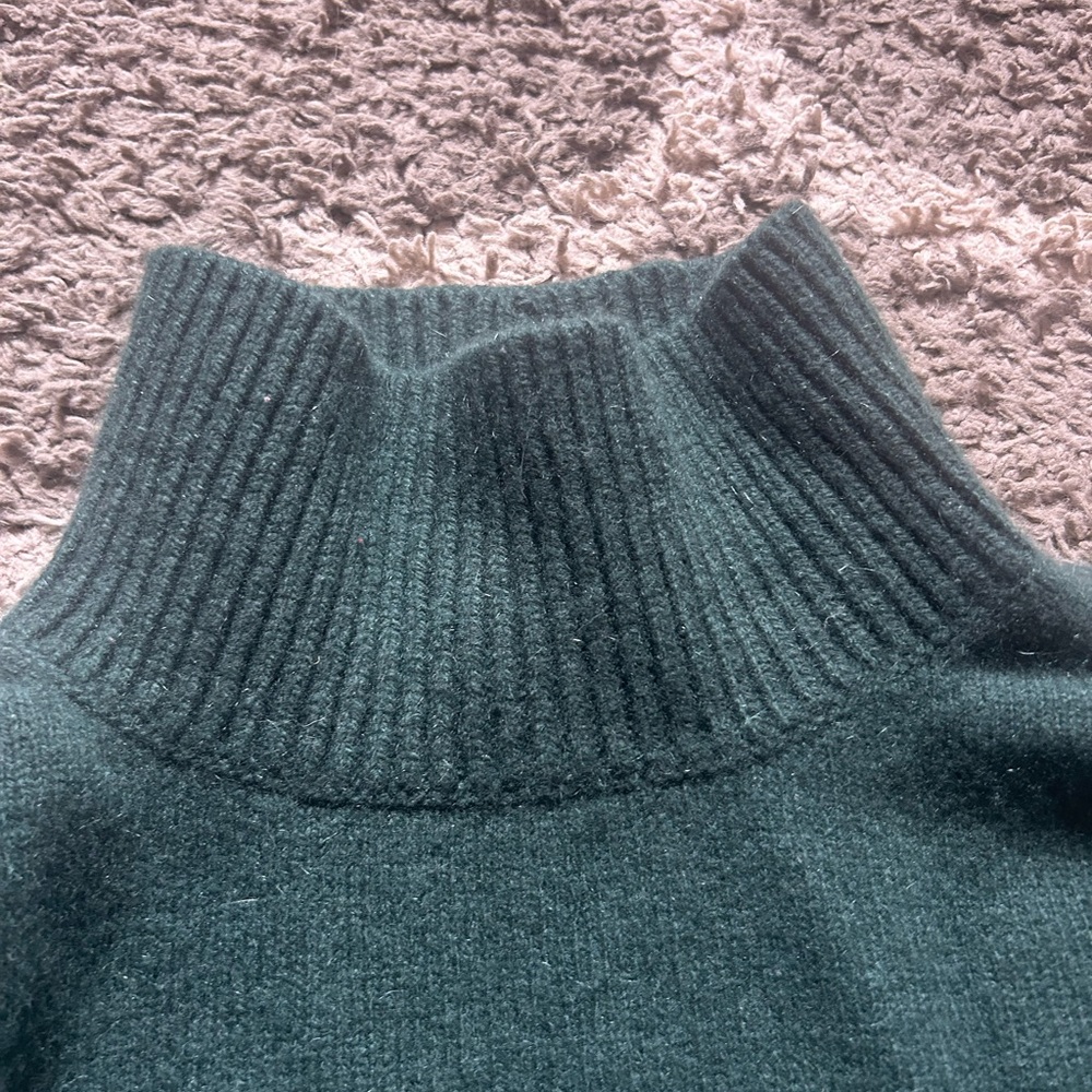 VINCE SIDE SLIT 100% CASHMERE TURTLENECK SWEATER  in DARK PINE COLOR  sz Xl - Picture 3 of 7
